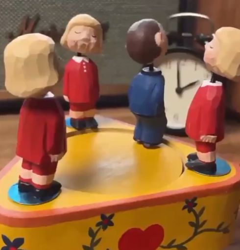 Забавная игрушка⁠⁠