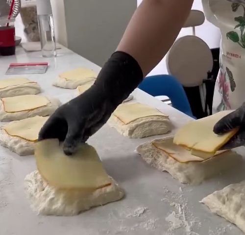 Сырный пирожок к чаю