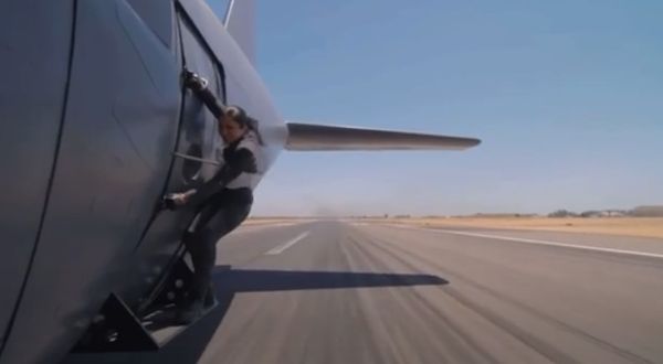 Тому Крузу стоит отправить ей подарок