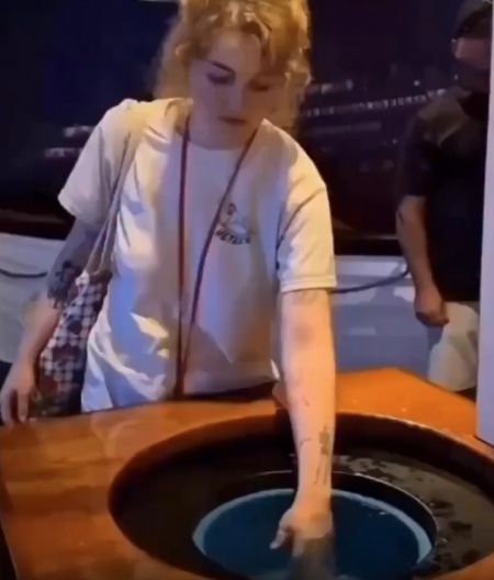 Люди чувствуют, как холодно было тем, кто находился в воде после крушения «Титаника»