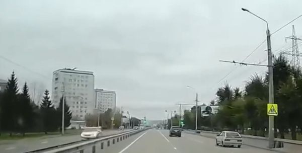 Попытка перейти дорогу на красный⁠⁠