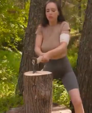 Где она в лесу рыбу взяла?