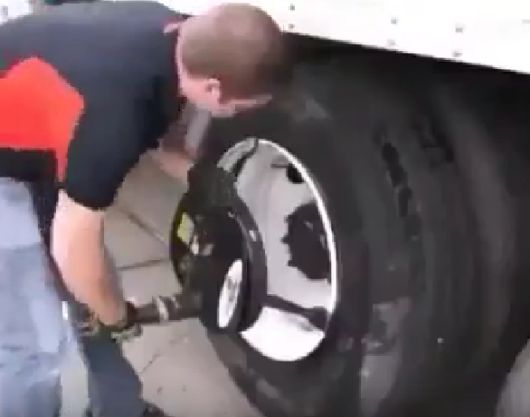 Съемка покрышки без снятия колеса