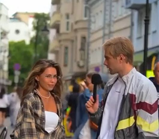 Грустный и красивый врач
