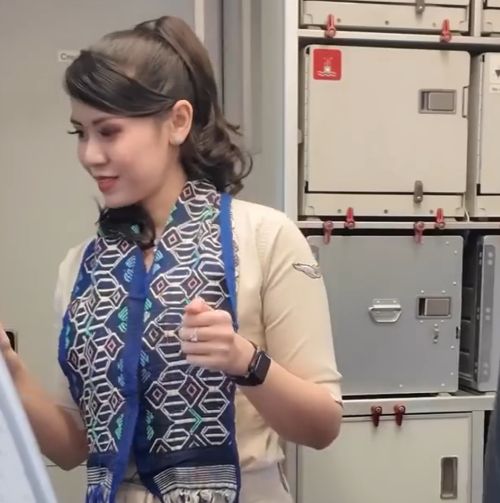 Весёлая девчонка из Индонезии, с острова Ява