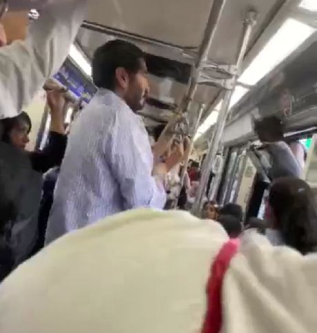 Заяц в метро