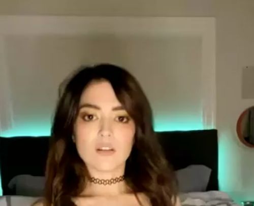 Такое выражение будто сейчас с них стрелять будет)