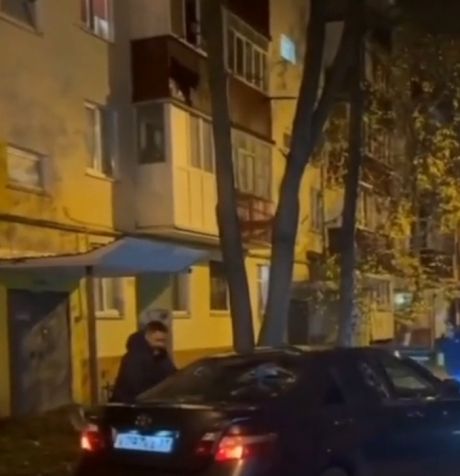 Расхерачил машину и уехал