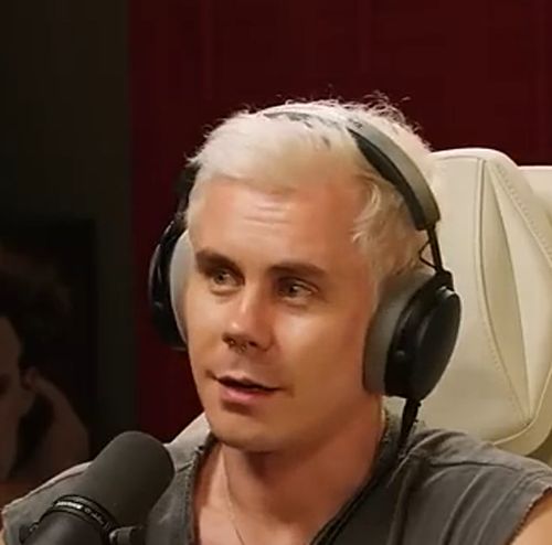 Почему чернила под кожей не расползаются (тату)