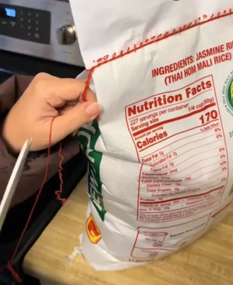 Открываем пачку риса правильно