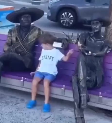 Как живые. А стоп...⁠⁠