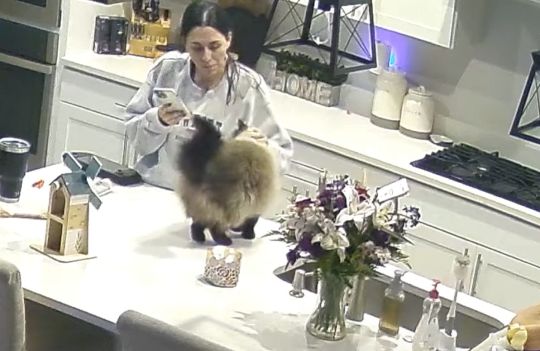 Хорошо что раковина с водой рядом)