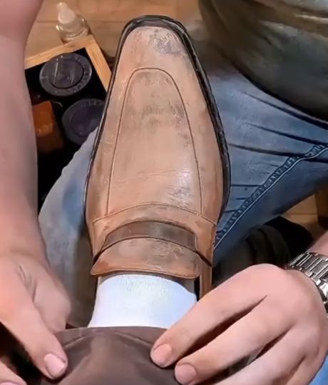 Чистка кожаной обуви