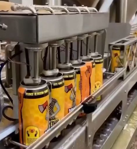 Как разливают напитки в алюминиевые банки