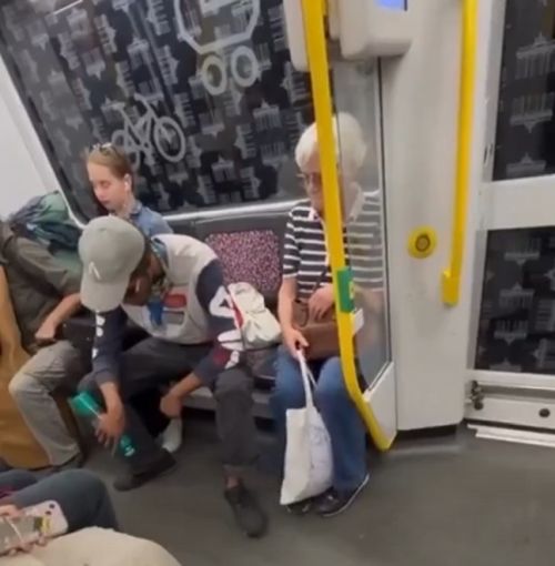 Хулиган в метро