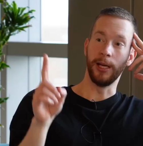 Замкнутый круг общительной женщины⁠⁠