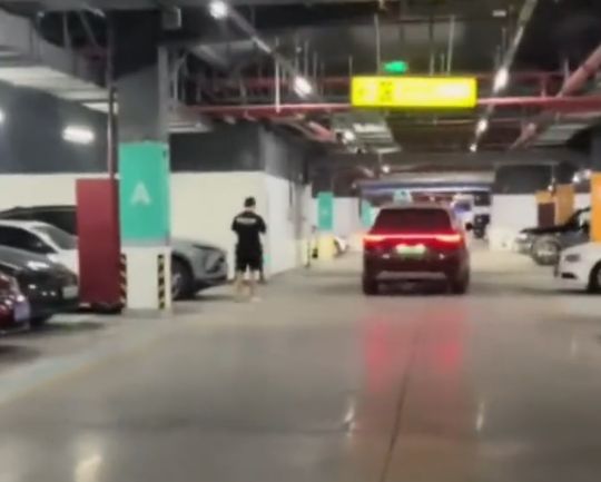 Функция автоматической парковки в действии