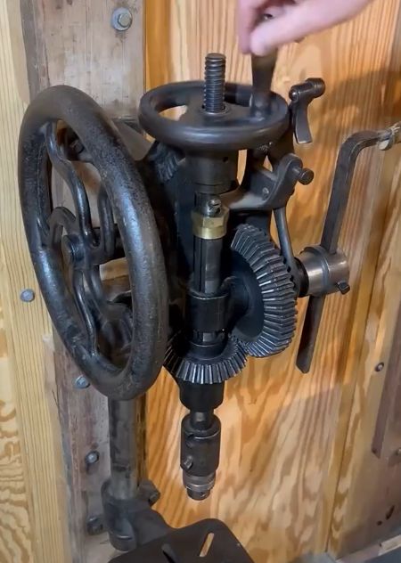 Ручной сверлильный станок из 1900-х⁠⁠