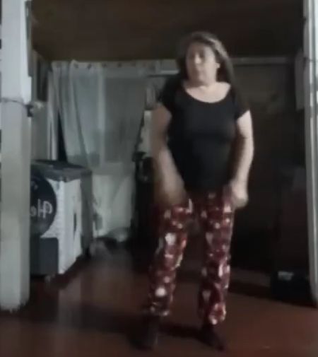 Смотри, щенок, как мамка в школе отжигала!