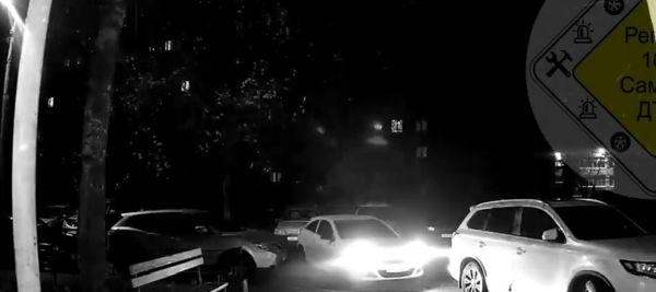 Зайчик к своему парню приехал...