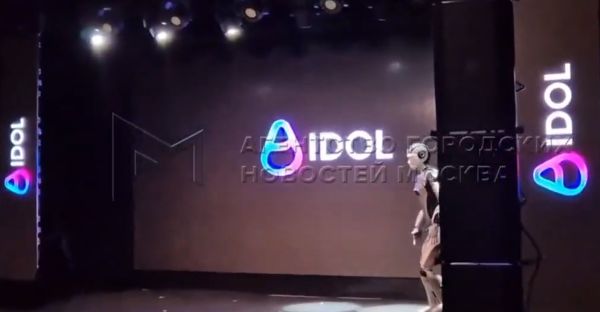 Первый российский антропоморфный робот упал во время презентации