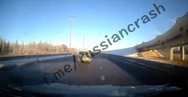 Что творит...