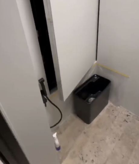 Сантехнический шкафчик в квартире