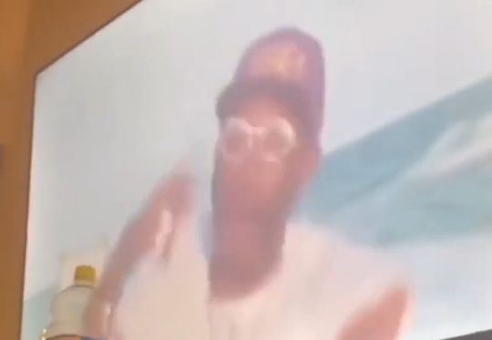 Реакция семьи на то, что они нашли старое рэп-видео своего отца⁠⁠