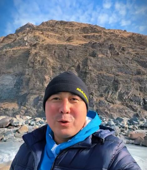 Место, где вода в реке превращается в лед