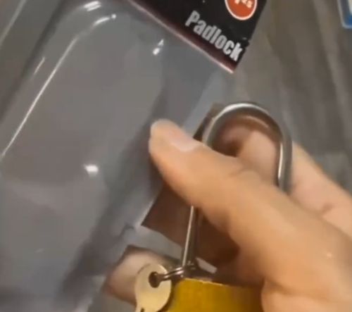 Ну и кто додумался ключи защелкнуть?