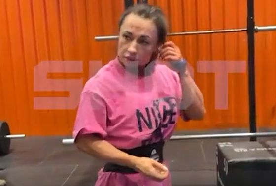 Мастер спорта по пауэрлифтингу избила посетительницу фитнес-клуба из-за занятого места