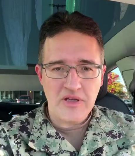 6700$ получает на руки сержант ВМС США