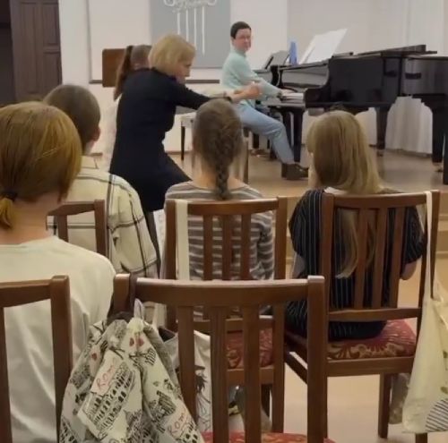 Учитель с хорошим добрым юмором-это находка для детей