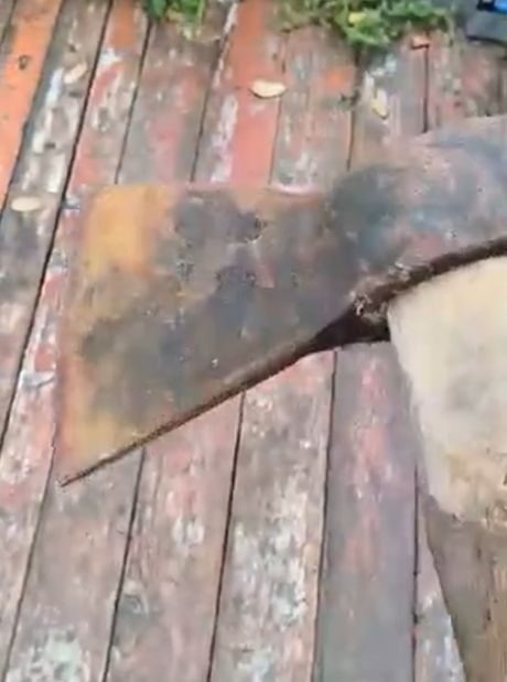 Левый топор