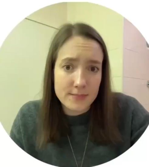 Девушка впервые приехала в Москву и возмущается из-за скоростей москвичей в метро