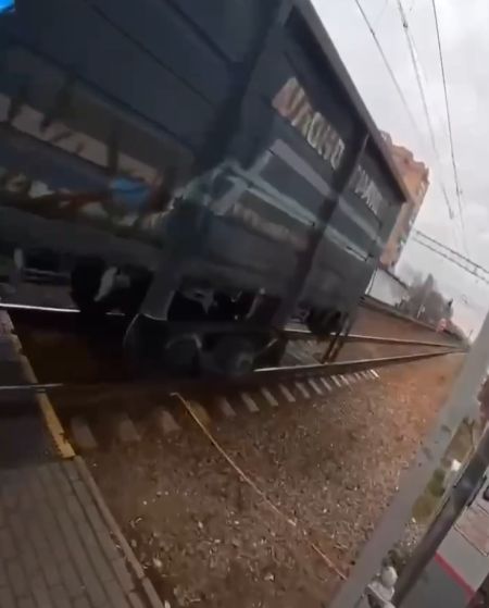 В Подмосковье девушка спасла бабулю от от попадания под электричку