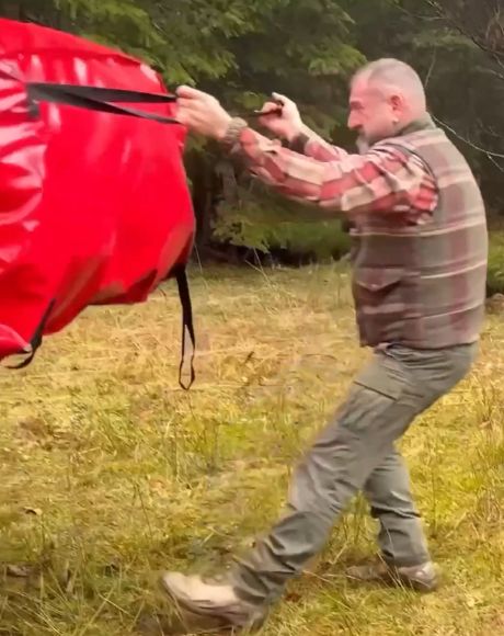 Надувной дом на отдых привезли)⁠⁠