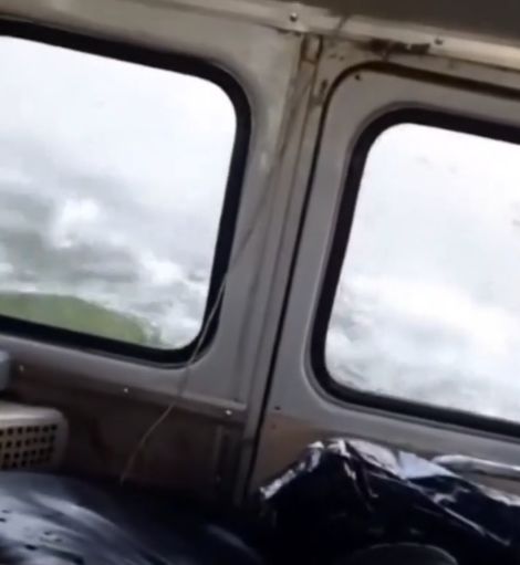 Тонущие в реке пассажиры УАЗа продемонстрировали невероятный позитив и зашкаливающие эмоции