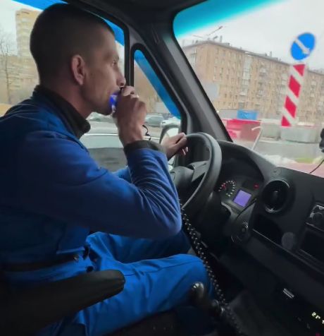 Друзья пожалуйста пропускайте скорые и пожарные машины ! Всё может идти на минуты, может и секунды