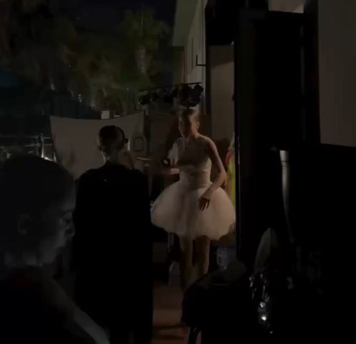 За кулисами