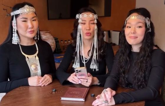 Бурятка, якутка и казашка