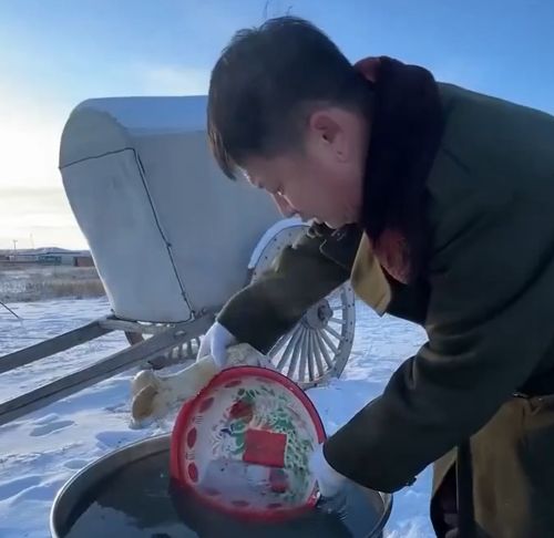 Изготовление ледяного контейнера для защиты еды⁠⁠