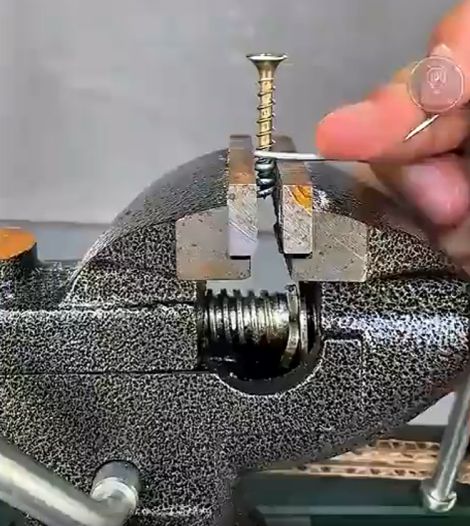 Восстанавливаем резьбу на пластике⁠⁠