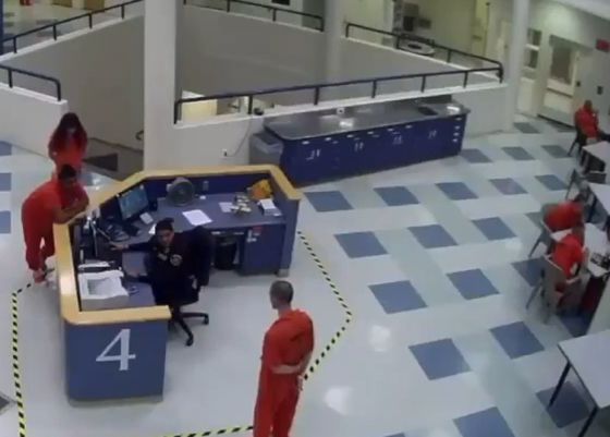 Зэк напал на надзирателя⁠⁠