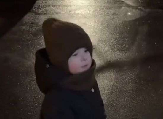 Очень хороший и вежливый мальчик! Спасибо сказал...