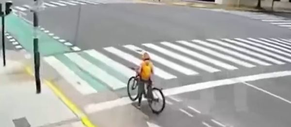 Россиянка скинула преступника с мотоцикла и задержала его до приезда полиции в Аргентине