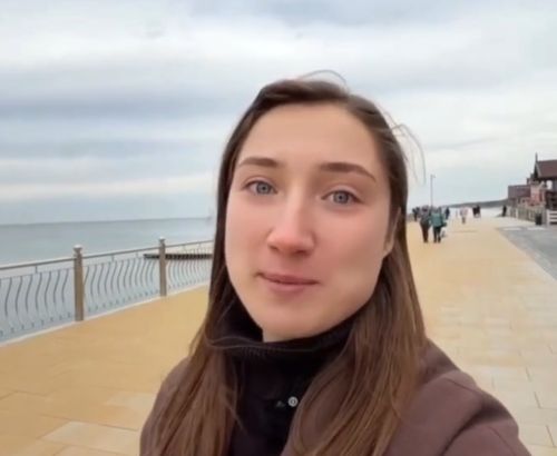 На набережной Зеленоградска обычные скамейки заменили вертикальными