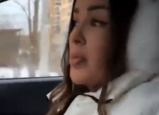 А чё, сникерснуть хотела?..