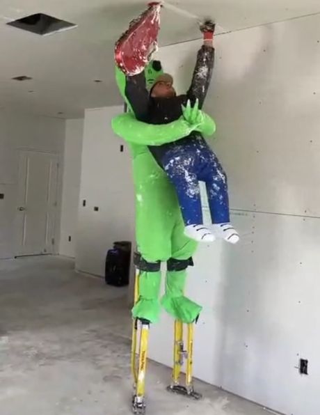 Архивные кадры строительства пирамид