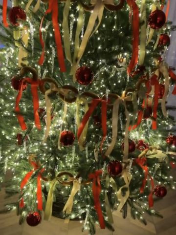 Типичная новогодняя елка безработного москвича